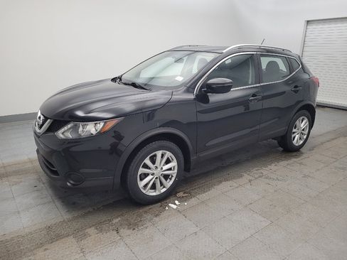 Used 2018 Nissan Rogue Sport SV image 2