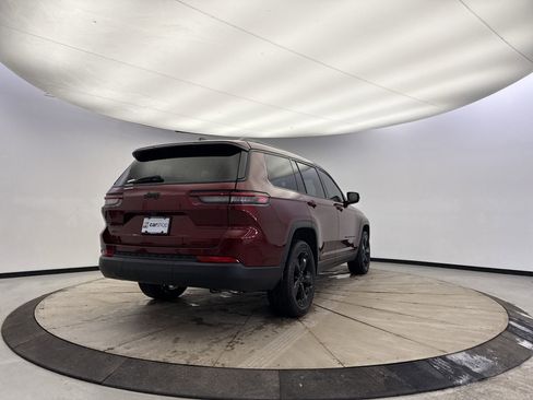 Used 2023 Jeep Grand Cherokee L Laredo image 5