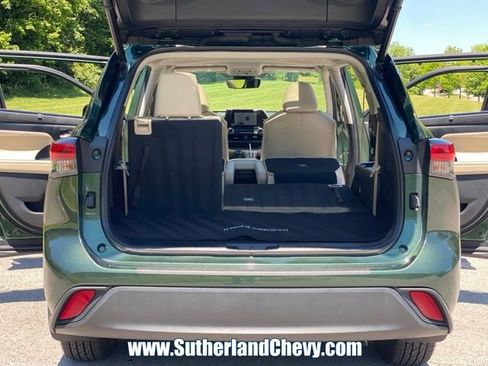 Used 2023 Toyota Highlander XLE AWD/4WD image 45