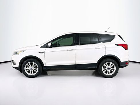 Used 2019 Ford Escape SE image 4