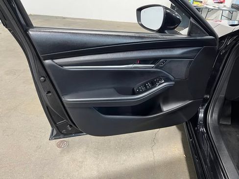 Used 2024 MAZDA MAZDA3 s FWD image 25