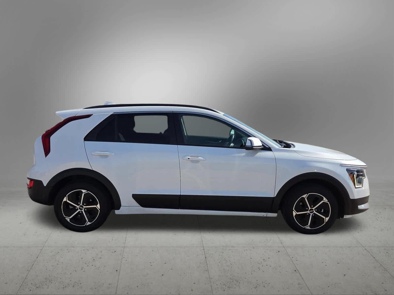 Certified 2023 Kia Niro EX FWD image 7