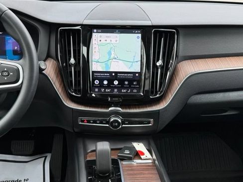 Used 2022 Volvo XC60 B5 Momentum w/ Climate Package AWD/4WD image 17