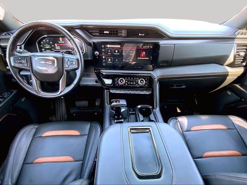 Used 2022 GMC Sierra 1500 AT4 w/ Technology Package AWD/4WD image 14