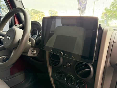Used 2010 Jeep Wrangler Unlimited Sport AWD/4WD image 11