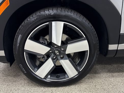 Used 2025 Hyundai Santa Fe Limited image 2