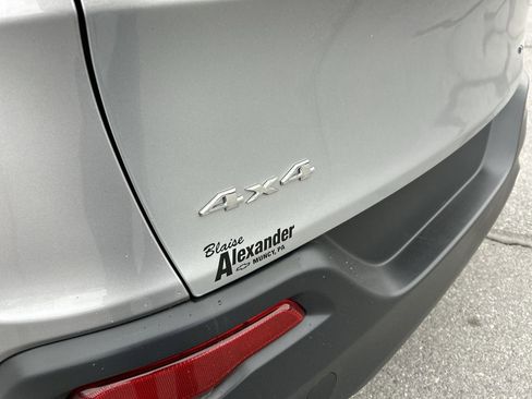 Used 2017 Jeep Cherokee Limited image 11