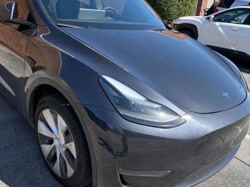 Used 2024 Tesla Model Y Long Range AWD/4WD image 1