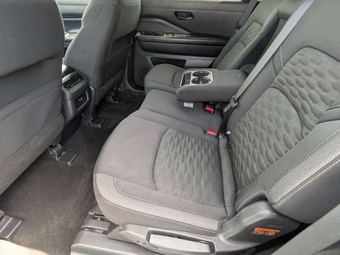 Used 2025 Nissan Pathfinder SV FWD image 19