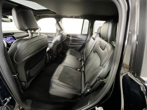 Used 2023 Jeep Grand Cherokee Altitude image 24