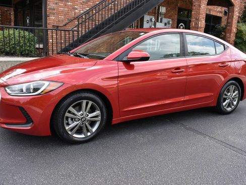 Used 2018 Hyundai Elantra SEL FWD image 2