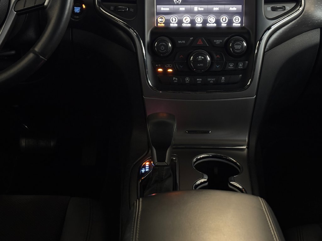 Used 2018 Jeep Grand Cherokee Laredo RWD image 12