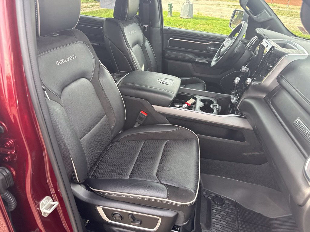 Used 2024 RAM 1500 Laramie AWD/4WD image 28