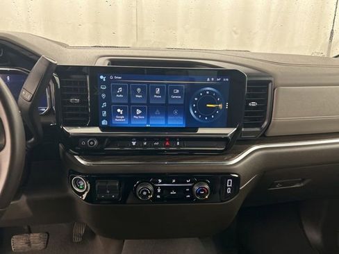 Used 2024 Chevrolet Silverado 3500 LT image 17
