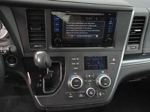 Used 2017 Toyota Sienna SE w/ SE Preferred Package image 21
