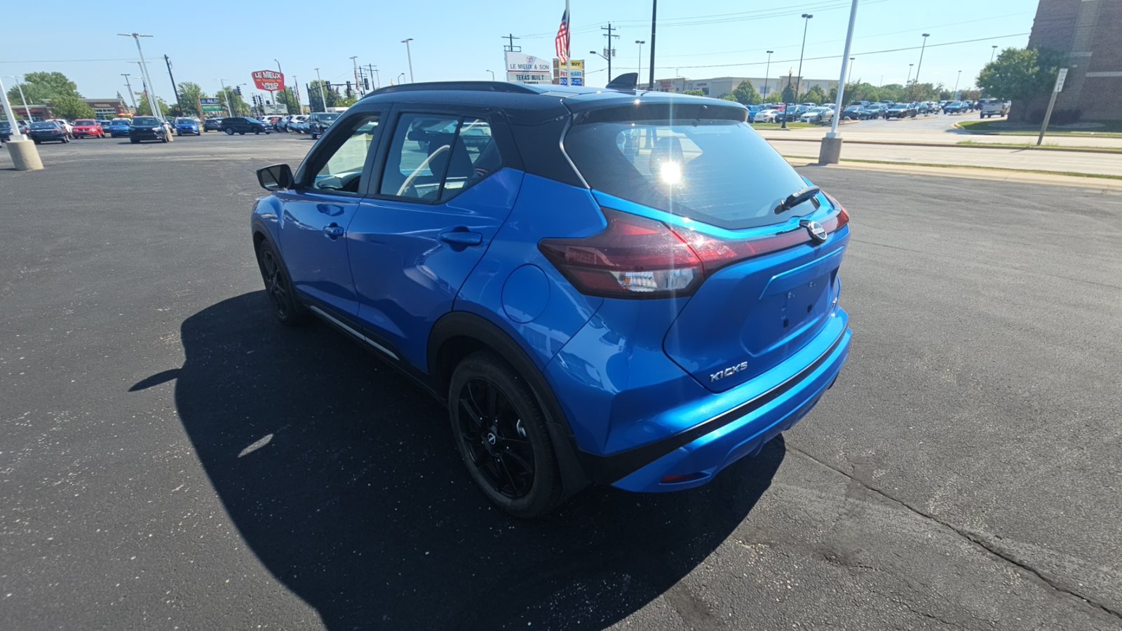Used 2023 Nissan Kicks SR FWD image 5