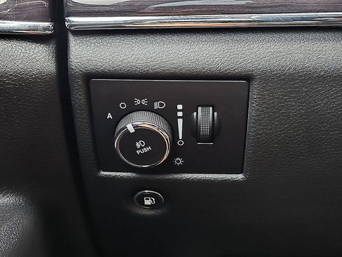 Used 2021 Jeep Grand Cherokee Overland AWD/4WD image 26