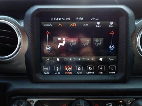 Used 2019 Jeep Wrangler Unlimited Sahara w/ Uconnect 4C Nav & Sound Group AWD/4WD image 21