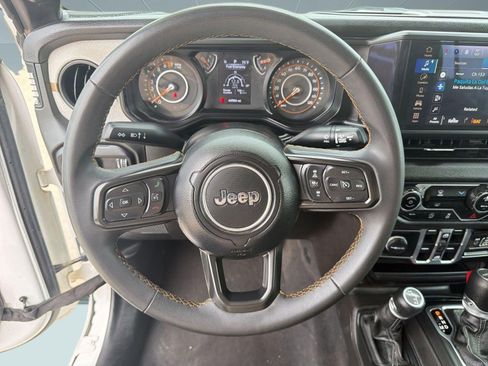 Certified 2025 Jeep Gladiator Sport AWD/4WD image 17