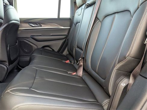 New 2025 Jeep Grand Cherokee Limited image 30