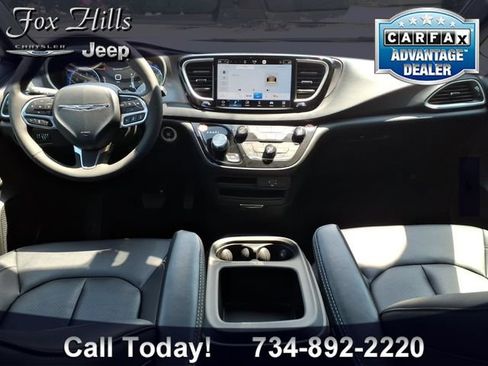 Used 2026 Chrysler Pacifica Select FWD image 14