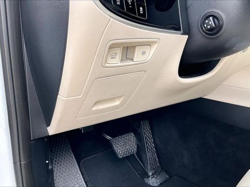 Used 2022 Genesis GV70 2.5T w/ Select Package image 33