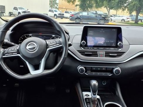 Used 2025 Nissan Altima 2.5 SR FWD image 14