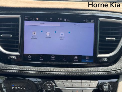 Used 2023 Chrysler Pacifica Touring-L FWD image 22