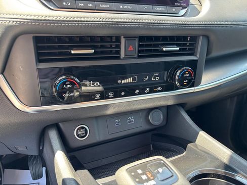 Used 2023 Nissan Rogue SV image 27