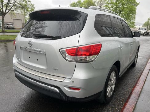 Used 2014 Nissan Pathfinder SV FWD image 3