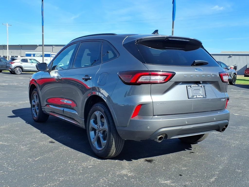 Used 2023 Ford Escape ST-Line w/ Tech Pack #1 AWD/4WD image 18
