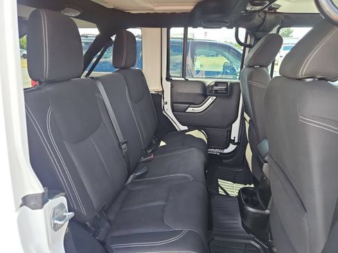 Used 2014 Jeep Wrangler Unlimited Rubicon w/ Max Tow Package AWD/4WD image 27
