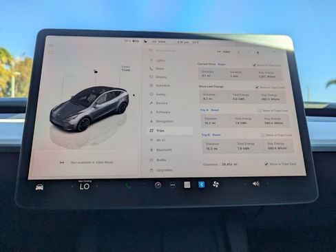 Used 2023 Tesla Model Y Performance image 29