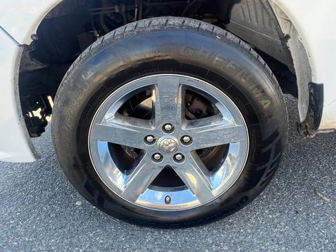 Used 2017 RAM 1500 Express AWD/4WD image 10