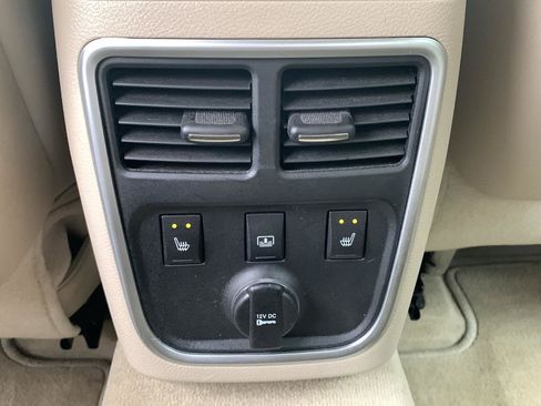 Used 2014 Chrysler 300 C RWD image 27
