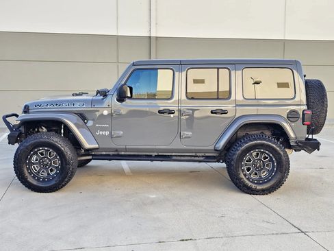 Used 2018 Jeep Wrangler Unlimited Sahara AWD/4WD image 8