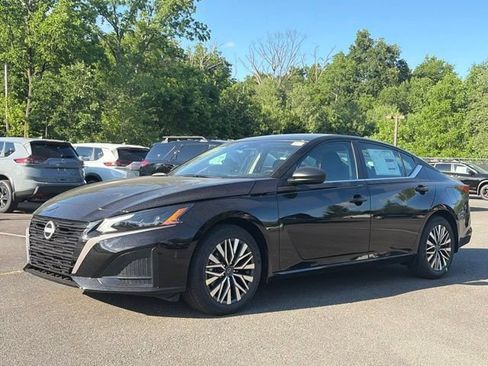 New 2026 Nissan Altima 2.5 SV FWD image 3