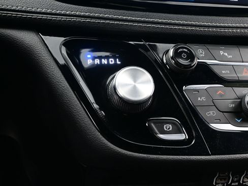 Used 2021 Chrysler Pacifica Touring-L w/ Uconnect Theater Family Group image 23