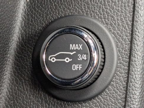 Used 2023 Chevrolet Traverse LT FWD image 33