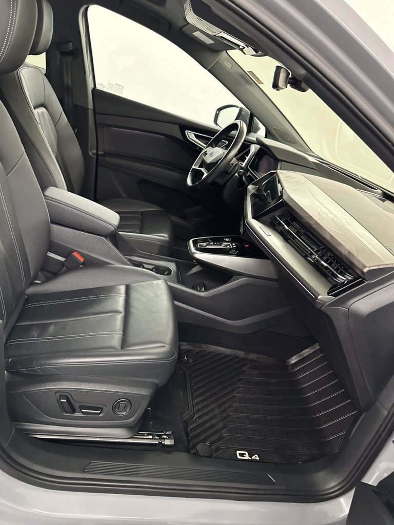 Used 2024 Audi Q4 e-tron Prestige AWD/4WD image 36