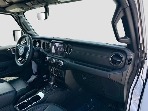 Used 2023 Jeep Gladiator Overland AWD/4WD image 27