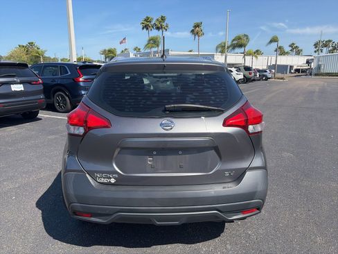 Used 2019 Nissan Kicks SV image 6