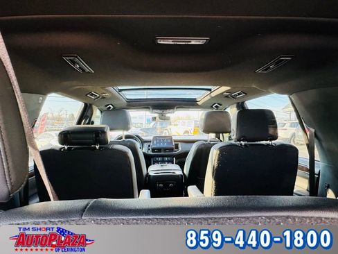 Used 2022 Chevrolet Suburban LT w/ Luxury Package image 48