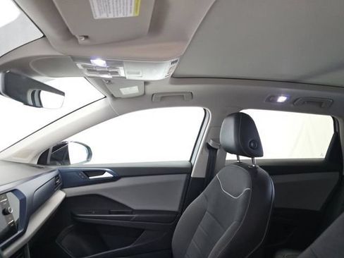 Used 2023 Volkswagen Taos SE w/ Panoramic Sunroof Package FWD image 10