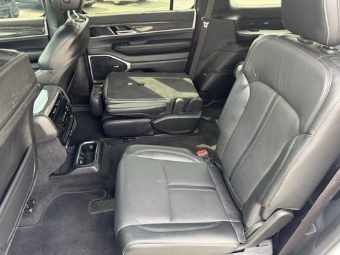Used 2022 Jeep Wagoneer Series III w/ Convenience Group I AWD/4WD image 35