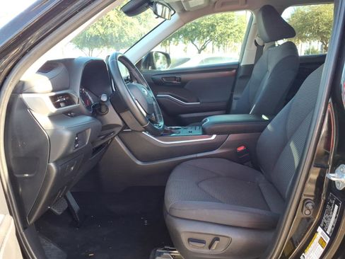 Certified 2020 Toyota Highlander LE FWD image 15