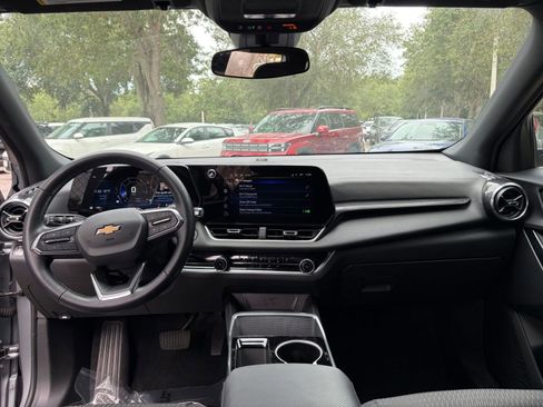 Used 2025 Chevrolet Equinox LT FWD image 43
