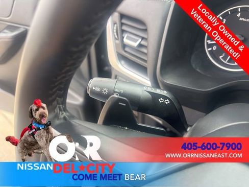 Used 2025 Nissan Rogue SV image 21