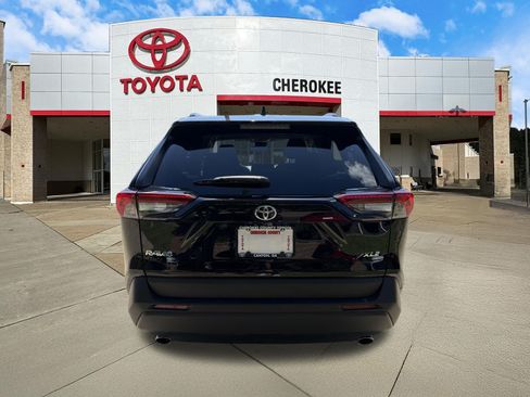 Used 2024 Toyota RAV4 XLE FWD image 6