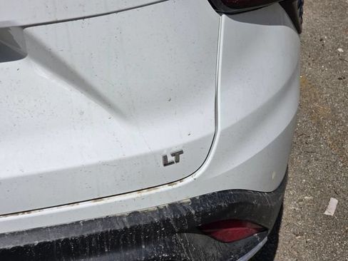 Used 2025 Chevrolet Trax LT FWD image 9
